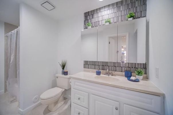Bathroom, Interior, Recessed Lighting
