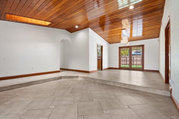 Empty room, Interior, Recessed Lighting, Wooden Ceilings