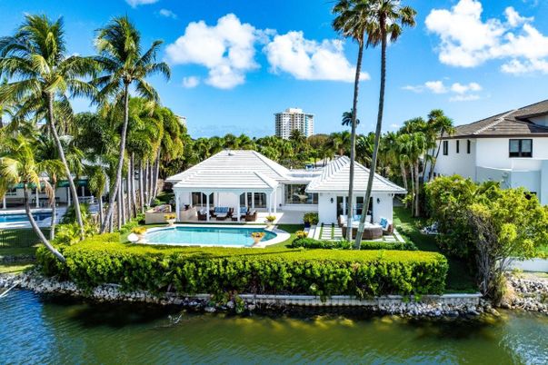 Exterior, Lake, Pool