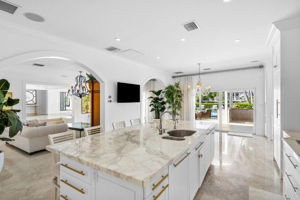 Chandelier, Dining room, Interior, Kitchen, Living room, Recessed Lighting