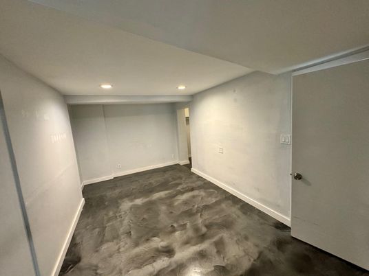 Empty room, Interior, Recessed Lighting