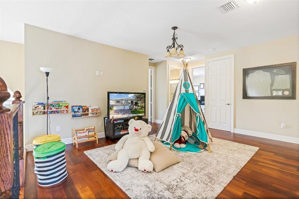 Interior, Pendant Lights, Wood Texture Flooring