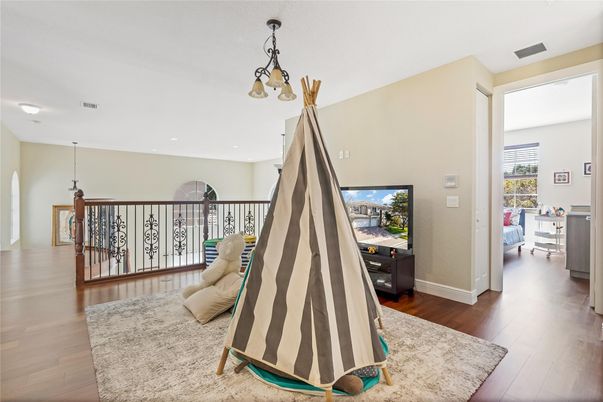 Interior, Pendant Lights, Recessed Lighting, Wood Texture Flooring