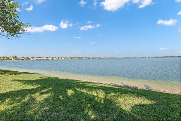 Exterior, Lake