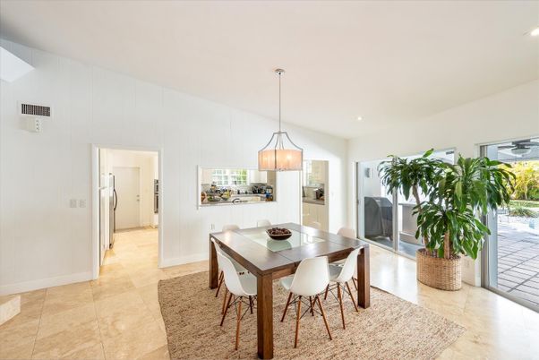 Dining room, Interior, Pendant Lights, Recessed Lighting