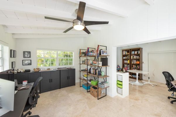 Home Office, Interior