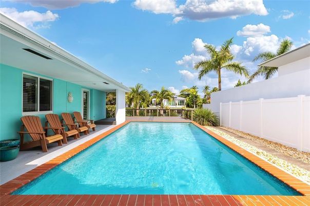 Exterior, Pool