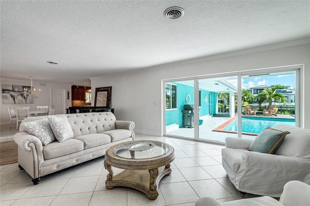Chandelier, Dining room, Interior, Living room