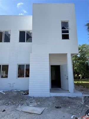Exterior, Facade, Modern