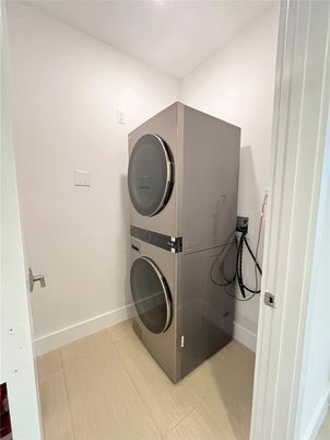 Interior, Utility Closets, Washer, Wood Texture Flooring