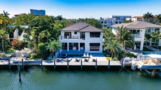 Exterior, Lake