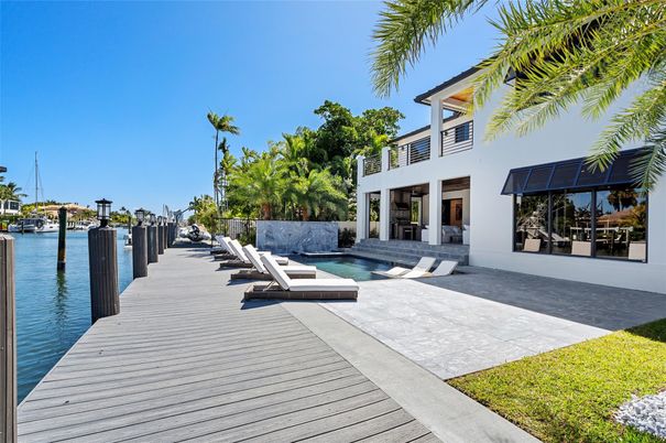 Exterior, Lake, Pool