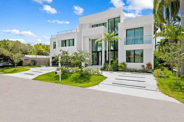 Backyard, Exterior, Facade, Modern