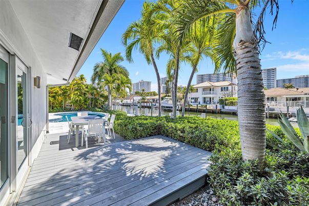 Exterior, Pool, Water