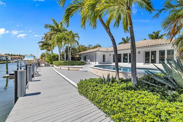 Exterior, Pool, Water
