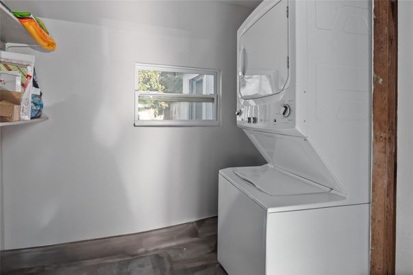 Interior, Utility Closets, Washer, Wood Texture Flooring