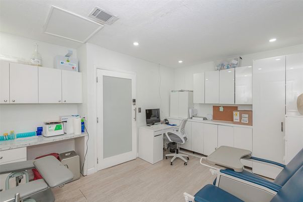 Home Office, Interior, Kitchen, Recessed Lighting, Wood Texture Flooring