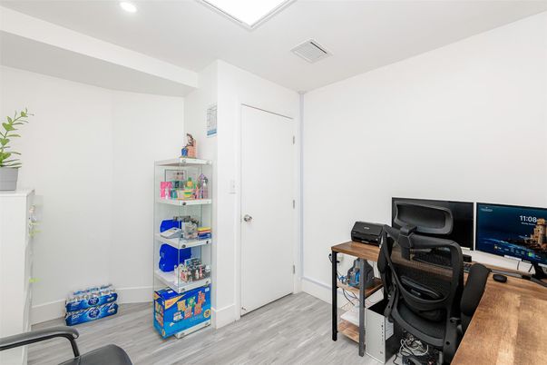 Home Office, Interior, Recessed Lighting, Wood Texture Flooring