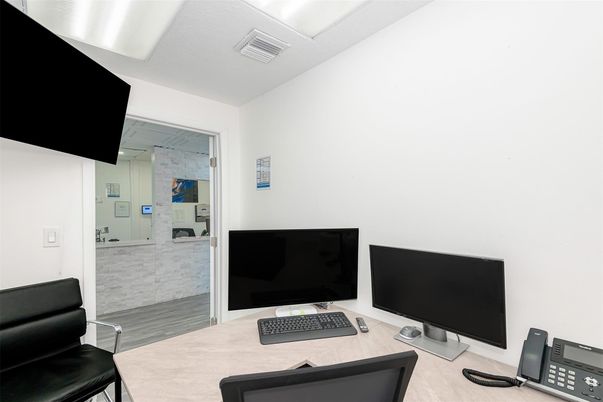 Home Office, Interior