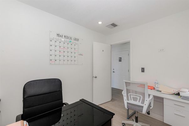 Home Office, Interior, Recessed Lighting, Wood Texture Flooring