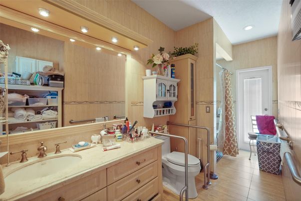 Bathroom, Interior, Recessed Lighting, Wood Texture Flooring
