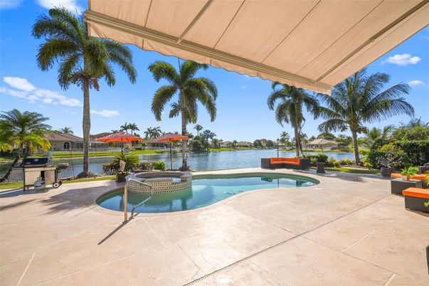 Exterior, Lake, Pool