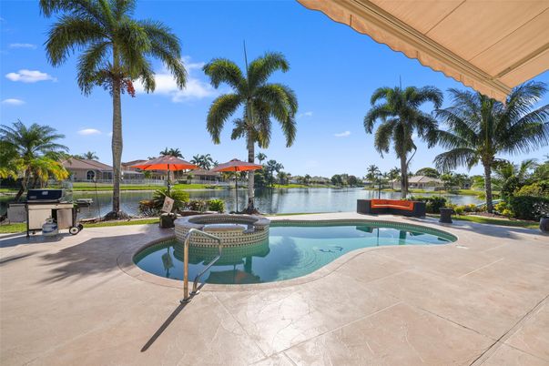 Exterior, Lake, Pool
