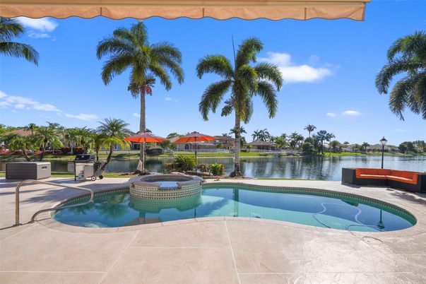 Exterior, Lake, Pool, Water