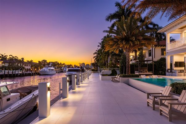 Exterior, Lake, Pool