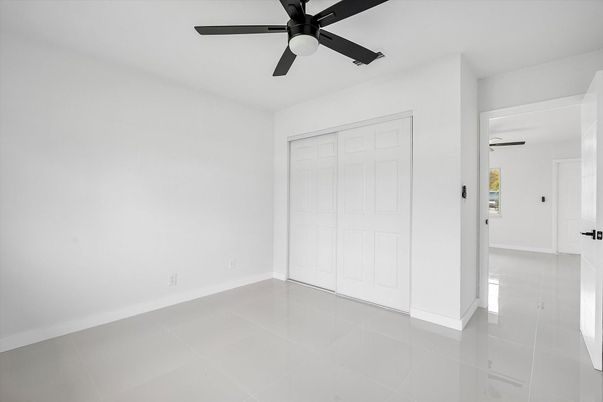 Empty room, Interior