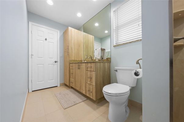Bathroom, Interior, Recessed Lighting