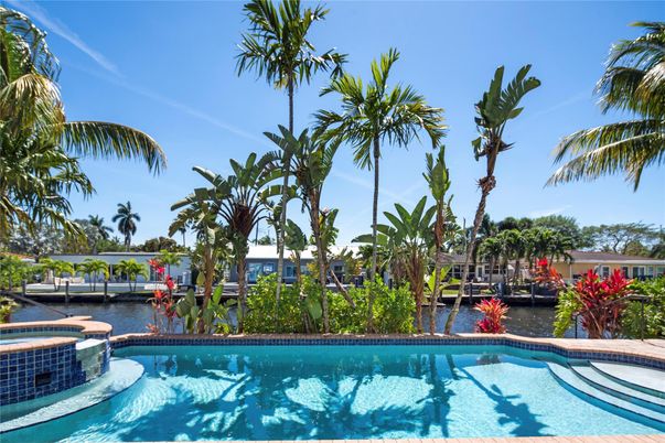 Exterior, Pool, Water
