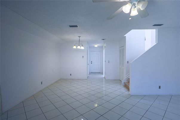 Empty room, Interior, Pendant Lights
