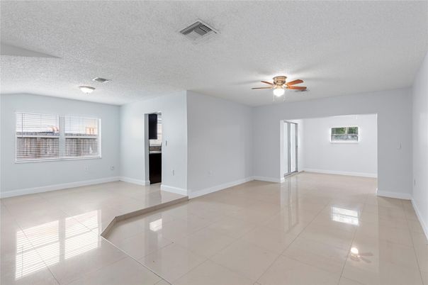 Empty room, Interior
