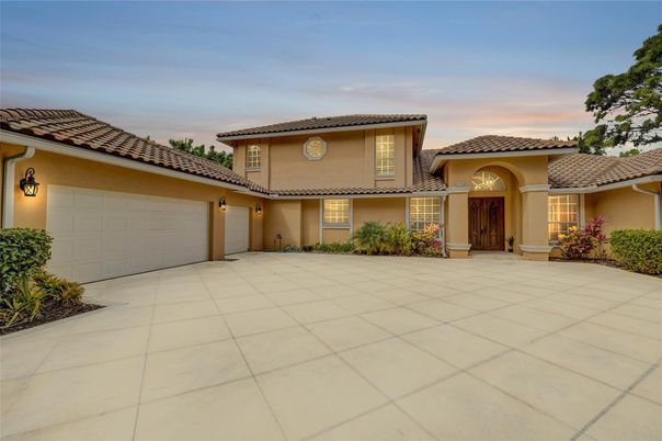 Attached, Exterior, Facade, Mediterranean