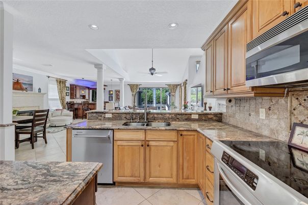 Dining room, Interior, Kitchen, Recessed Lighting, Stainless Steel Appliances