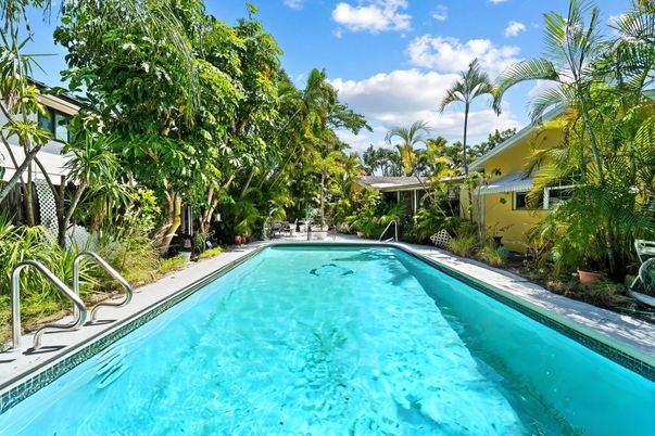 Exterior, Pool