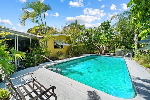 Exterior, Pool