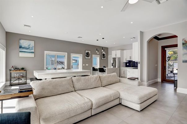 Interior, Kitchen, Living room, Pendant Lights, Recessed Lighting, Stainless Steel Appliances