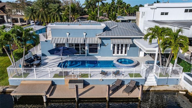 Exterior, Pool