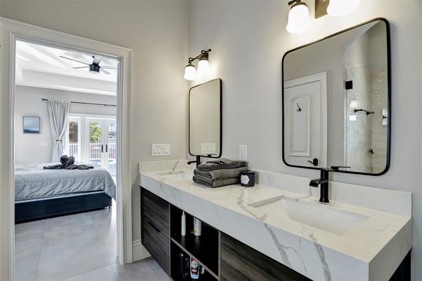 Bathroom, Bedroom, Dual Sink Vanities, Interior