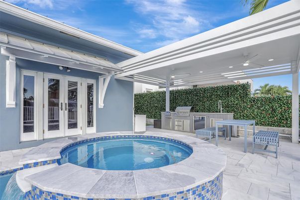 Exterior, Pool