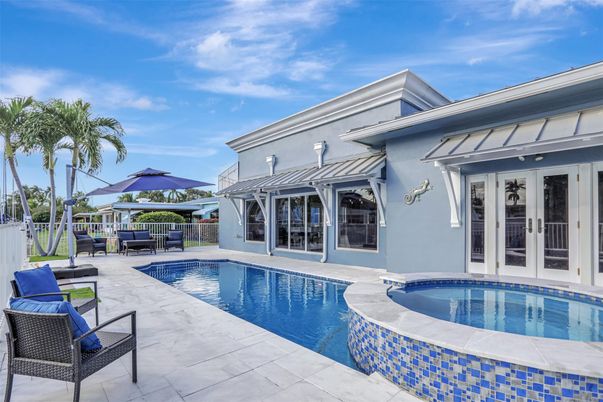 Exterior, Pool