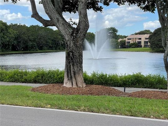 Exterior, Lake