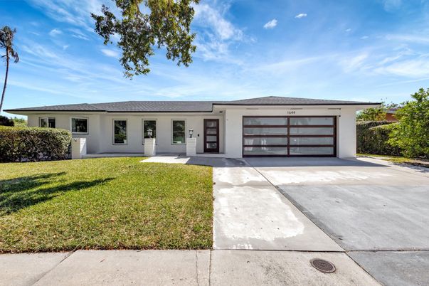 Attached, Exterior, Facade, Ranch