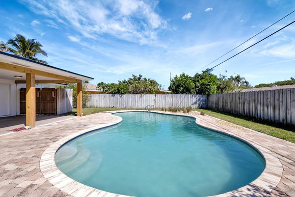 Exterior, Pool