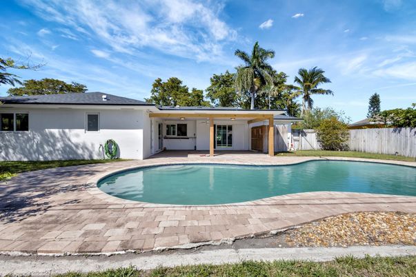 Exterior, Pool