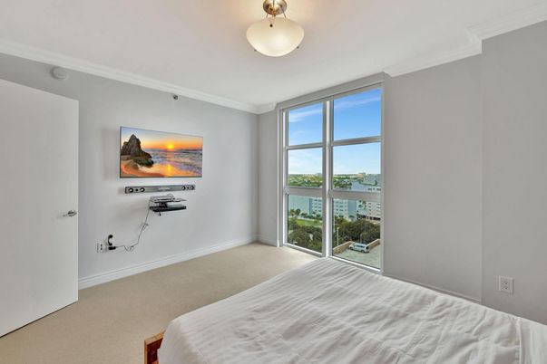 Bedroom, Interior, Water