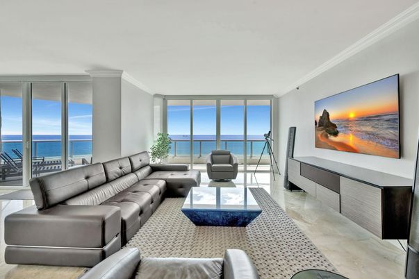 Interior, Living room, Water