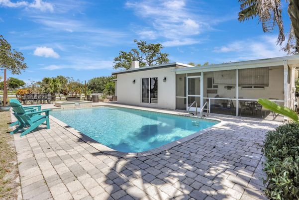 Exterior, Pool